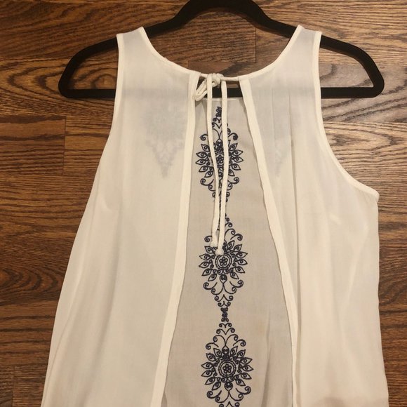 White sleeveless tank top w navy embroidering - Picture 3 of 3